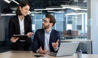 ダサいと言う人の心理を知ると意外な本音が隠れている？
