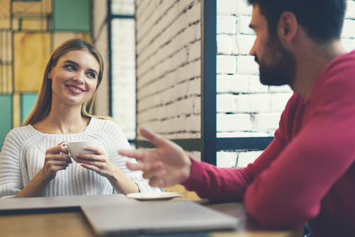 家族の話をする女性の心理には意外な思いが隠れている!