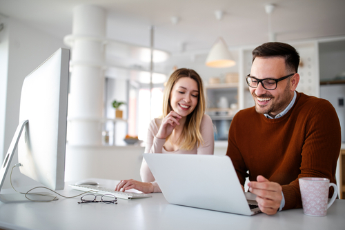 急に声が低くなる女性の心理にはどんな思いが隠れている?親しくなるためのコツ