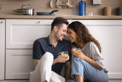 遠慮する女性心理に隠れた思いとは？親しくなるために知っておきたいこと