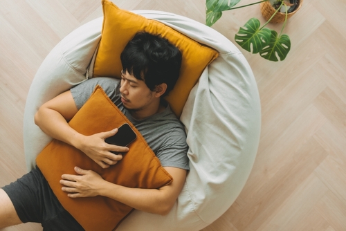 電気を消して寝られない心理になる理由は?快適な日々を過ごすためのポイント
