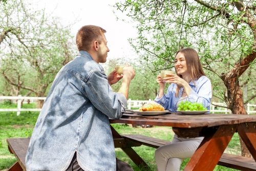 暇アピールする女性心理は脈ありサイン?距離を近づけるための行動の仕方とは