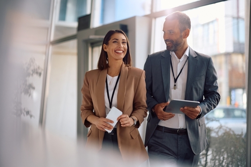 急に声が低くなる女性の心理にはどんな思いが隠れている?親しくなるためのコツ