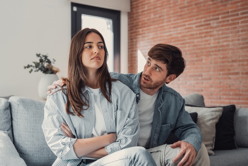 やきもちを焼く女性心理に隠れた思いとは?知ることで距離を近づけやすくなる!