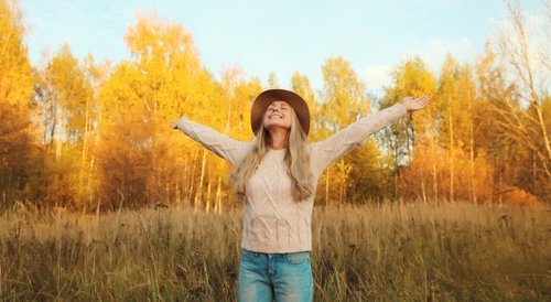 自撮りばかり載せる女性の心理が気になる！今後の理想的な接し方について