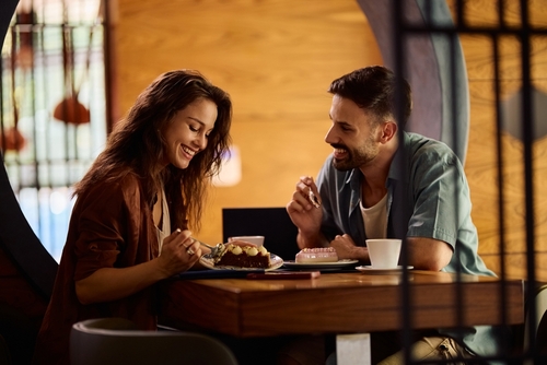 自撮りばかり載せる女性の心理が気になる！今後の理想的な接し方について