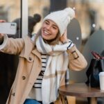 自撮りばかり載せる女性の心理が気になる！今後の理想的な接し方について