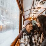 電車で寄りかかってくる女性心理が気になる！相手の気持ちを理解すると気持ちが楽に！