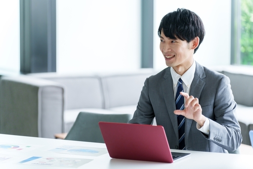 人を指差す心理になる理由は？関係性を良好に保つためのポイントについて