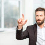 人を指差す心理になる理由は？関係性を良好に保つためのポイントについて