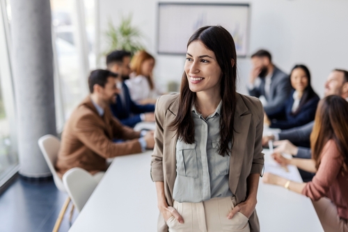 挨拶する時に目を合わせない女性心理が気になる！相手の思いを知って距離を縮めよう！