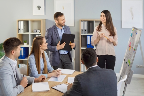 挨拶する時に目を合わせない女性心理が気になる！相手の思いを知って距離を縮めよう！