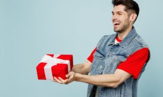 プレゼントを断る女性心理が知りたい！表面では分からない思いが隠れていることも！