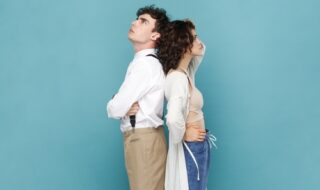 何かと突っかかってくる女性心理が気になる！距離を近づけるためのポイント