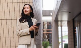 電話を切るのが早い人の心理とは？相手と親しくなるために知っておきたいこと