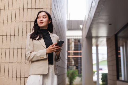 電話を切るのが早い人の心理とは？相手と親しくなるために知っておきたいこと